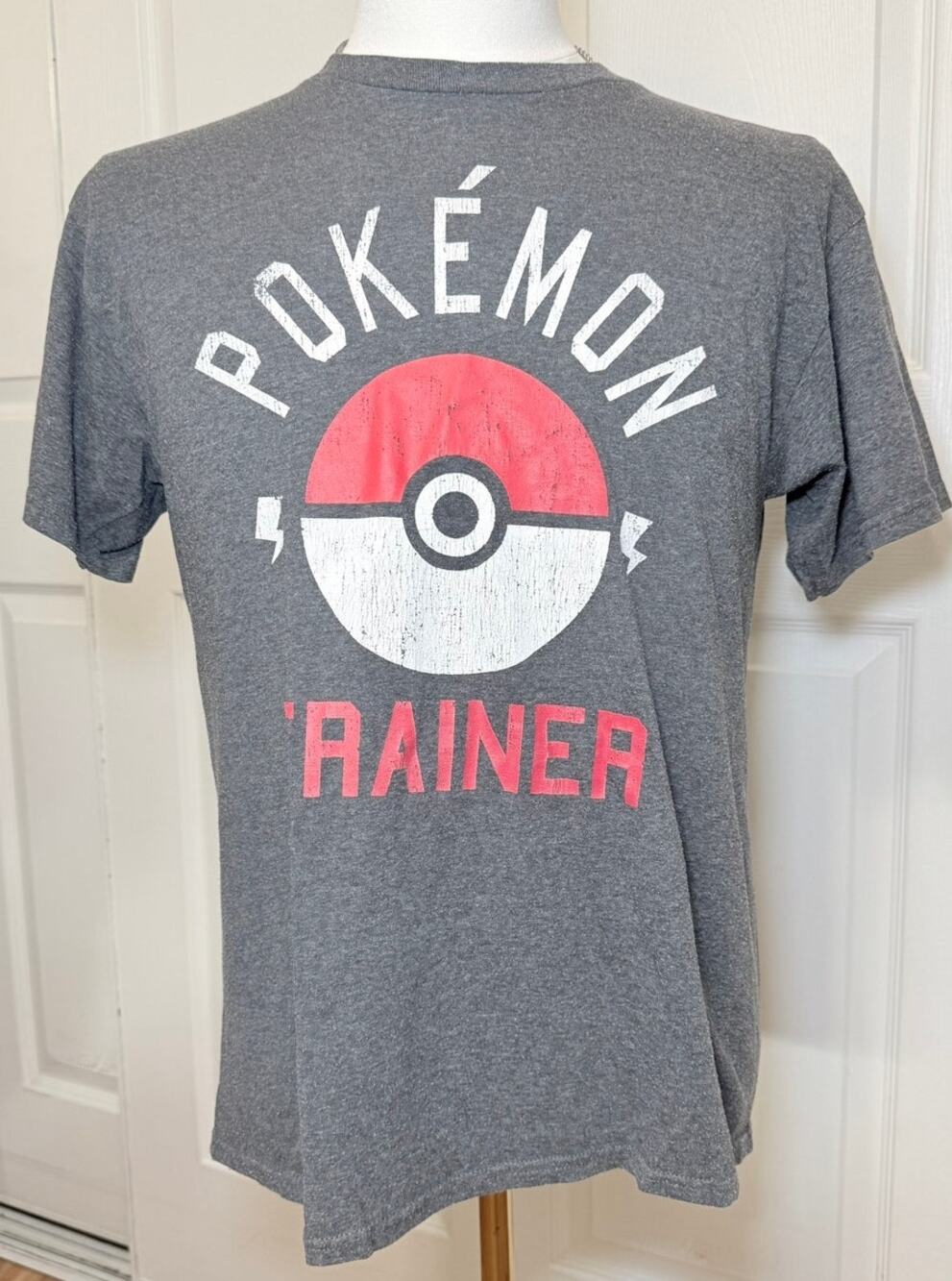 Pokémon Trainer Men’s XL Gray Poké Ball Graphic T-Shirt Nintendo Anime Tee